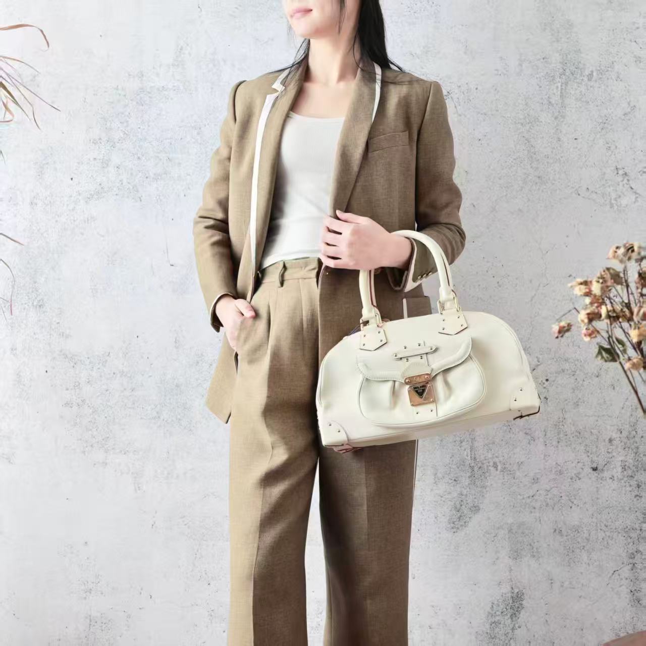 Louis Vuitton white Suhali superbe handbag