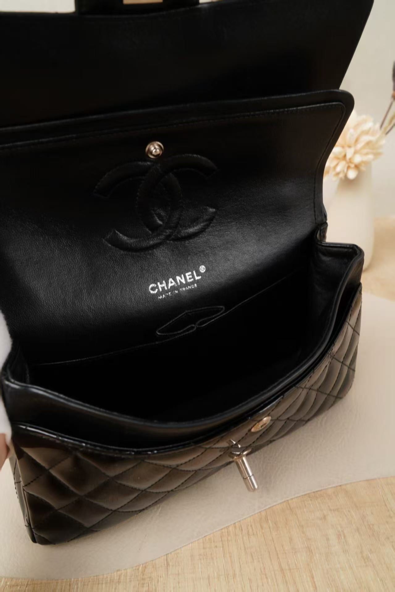 Chanel timeless classic crossbody medium bag