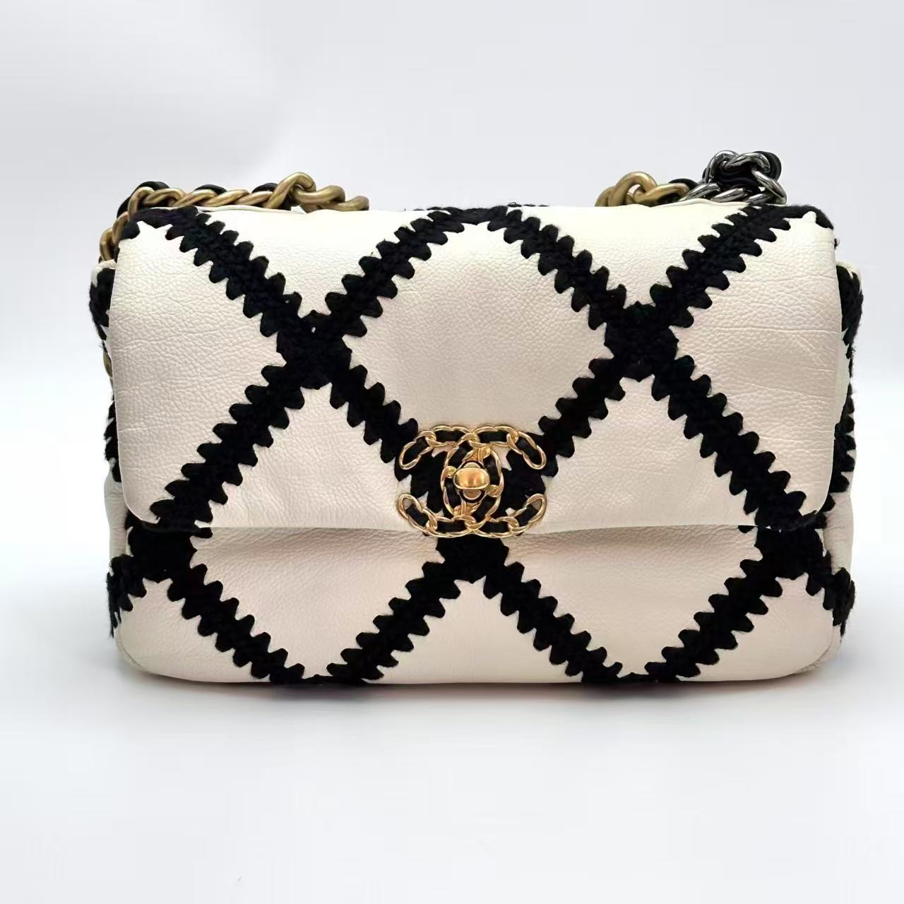 Chanel 19bag medium B&W handbag