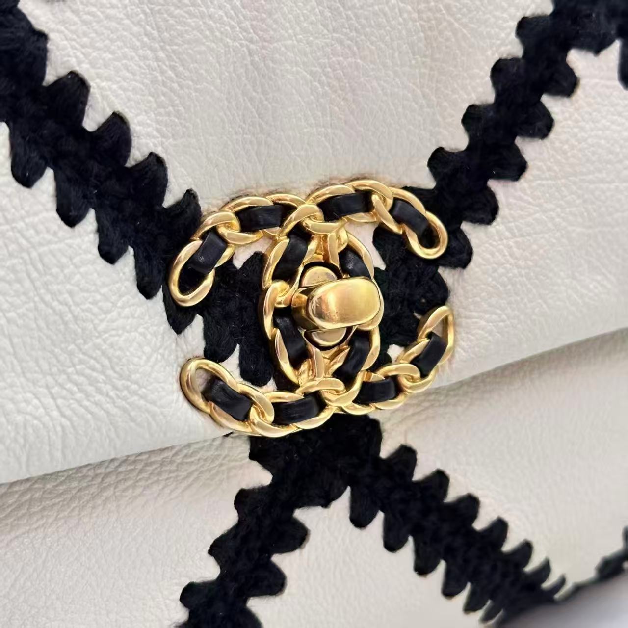 Chanel 19bag medium B&W handbag